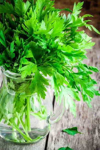 Organic fresh bunch of parsley in a glass jar closeup — Stock Photo, Image