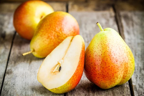 Fresh ripe organic pears — Stock Photo, Image