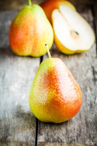 Fresh ripe organic pears — Stock Photo, Image