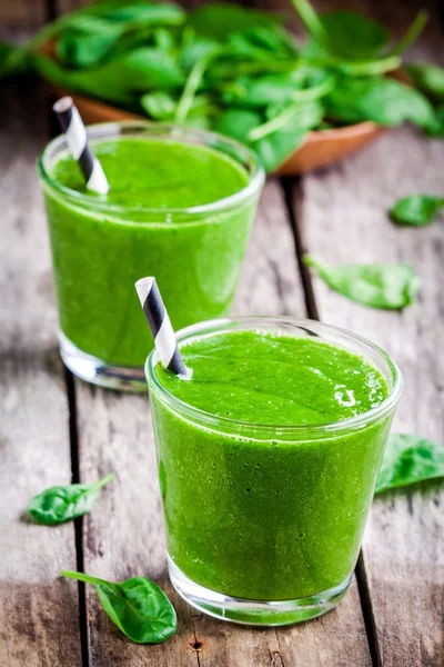 Zdrowy zielony szpinak smoothie — Zdjęcie stockowe