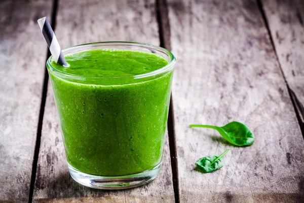 Batido de espinafre verde saudável Imagem De Stock