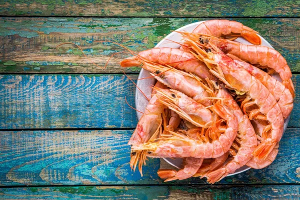 Fresh raw shrimps in a bowl — Stok fotoğraf