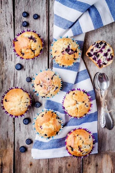 Muffins caseiros com mirtilos vista superior — Fotografia de Stock