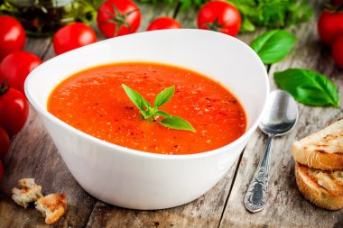 ev yapımı vejetaryen domates krem çorbası