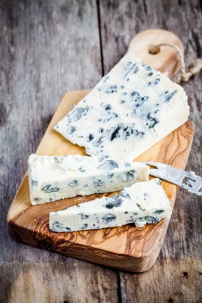 Blue cheese slices — Stock Photo, Image