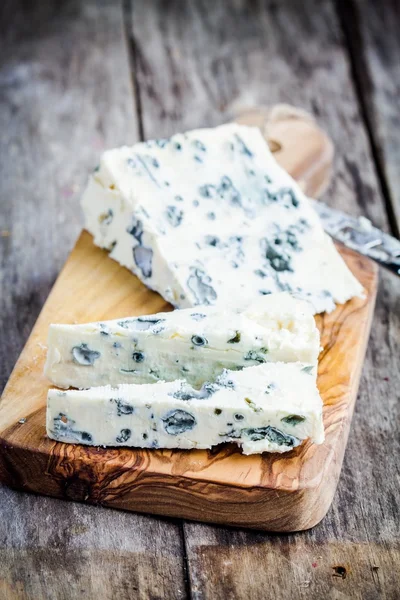 Blue cheese slices — Stock Photo, Image