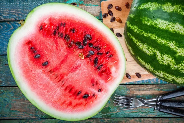 In Scheiben geschnitten frische saftige Wassermelone — Stockfoto