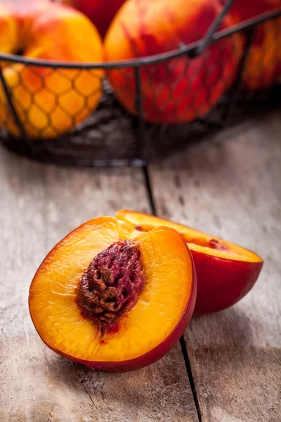 Fresh organic nectarines in a basket closeup — Stock Photo, Image