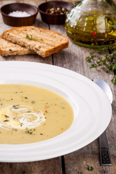 Sopa de creme de abobrinha caseira — Fotografia de Stock