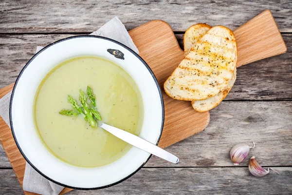Homemade cream soup with asparagus and toasted ciabatta — Stock Image Homemade cream soup with asparagus and toasted ciabatta Stock Image