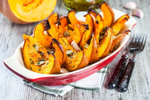 Baked pumpkin with thyme and seeds — Stock Photo, Image