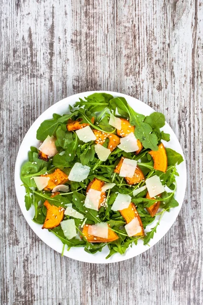 Fırında kabak, roka, parmesan ve Susam salata