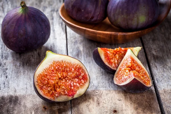 Frische, rohe Bio-Feigen — Stockfoto