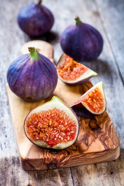 Fresh raw organic figs — Stock Photo, Image