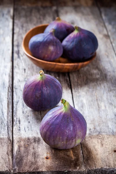 Fresh raw organic figs — Stock Photo, Image