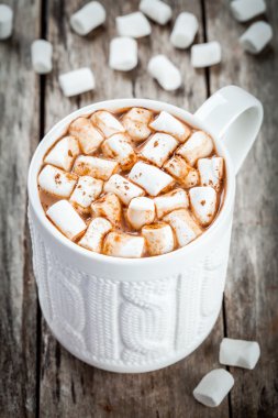 Şekerlemeli sıcak çikolata.