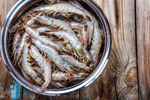 Whole fresh raw shrimps seafood — Stock Photo, Image