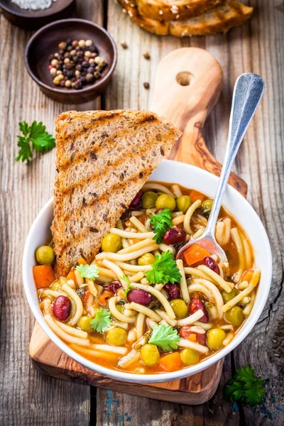 Minestrone soup with whole grain toasts — Stock Photo, Image