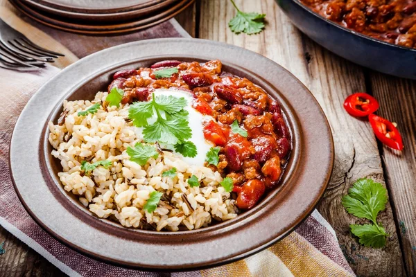 Homemade chili with beans and wild rice — Stock Photo, Image
