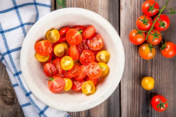 Organic cherry tomatoes — Stock Photo, Image