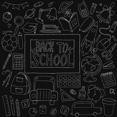 Okula dönüş, okul eşyaları ve kırtasiye malzemeleri, ders kitapları, sırt çantası, dünya, otobüs, lamba, boya, siyah tahtaya beyaz tebeşir çizimleri, karalama tarzında vektör elementleri, boyama kitabı