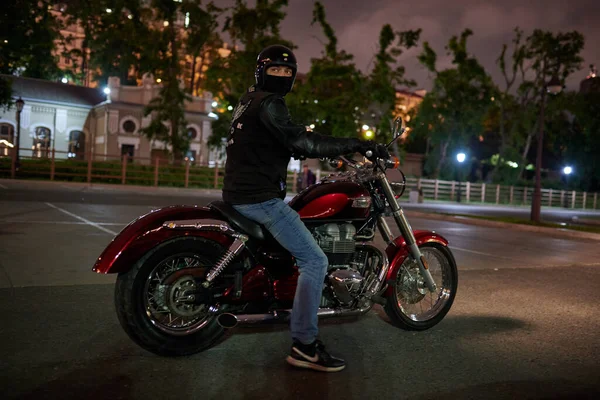 Guy Motorcycle Background Night City — Stock Photo, Image