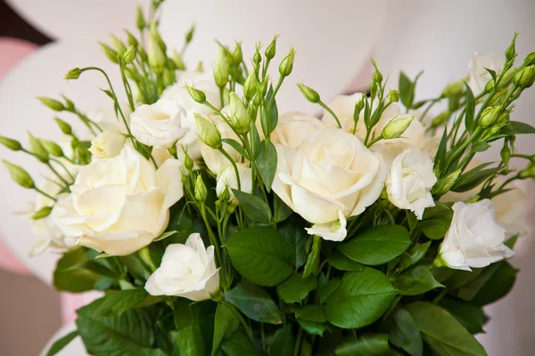 White roses in vase — Stock Photo, Image