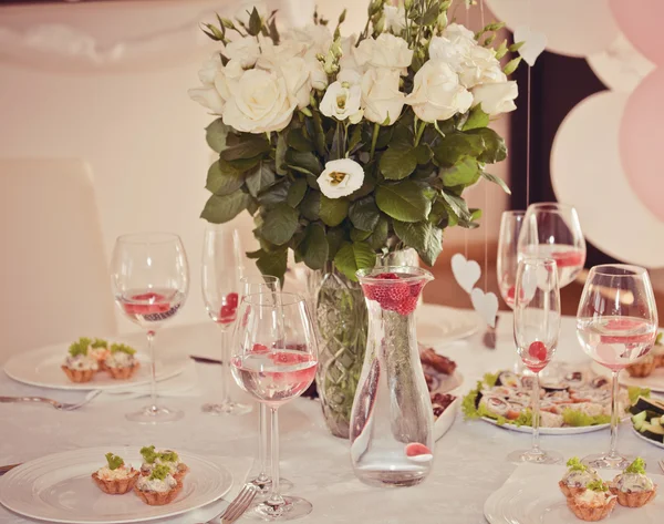 Elegant banquet table — Stock Photo, Image