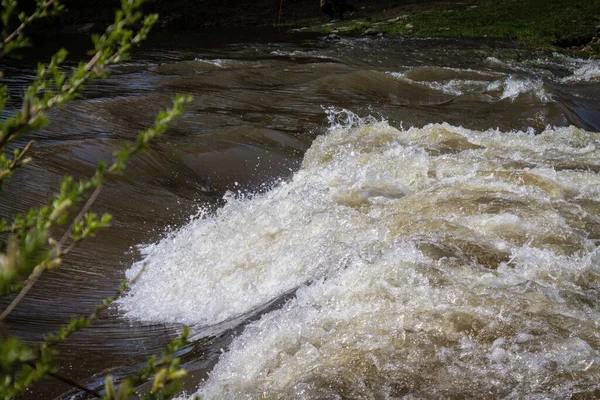 Strong river current, splash of water, close-up waves. — Stock Photo, Image