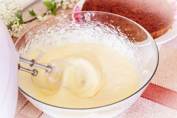 Sehr Leckere Schlagsahne Für Den Kuchen Aus Nächster Nähe — Stockfoto