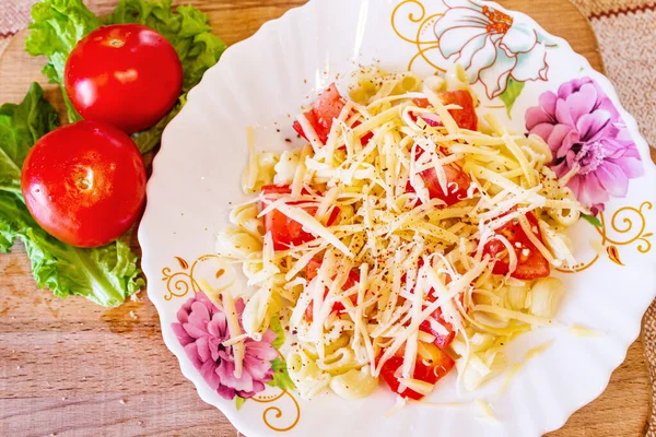 Pasta Tomatoes Grated Cheese Close Good Food — Stock Photo, Image