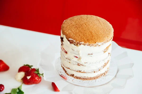 Vrouw maken de Naked Cake — Stockfoto