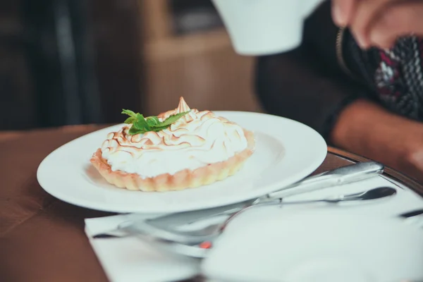 Tabakta limonlu tart — Stok fotoğraf