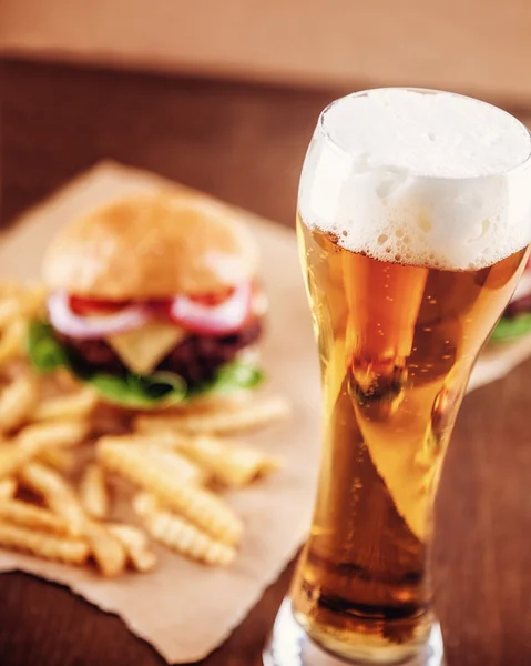Bira ve bir Burger