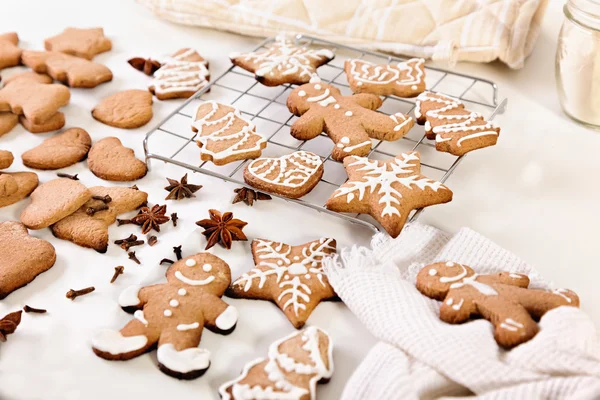 Lebkuchen-Weihnachtsplätzchen — Stockfoto