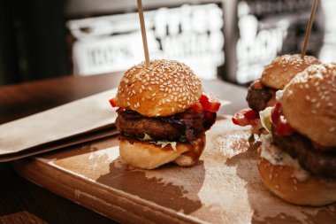 Üç Mini hamburger kaydırıcıları