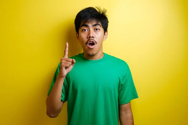 Jeune Homme Asiatique Shirt Vert Avait Air Heureux Pensant Levant — Photo