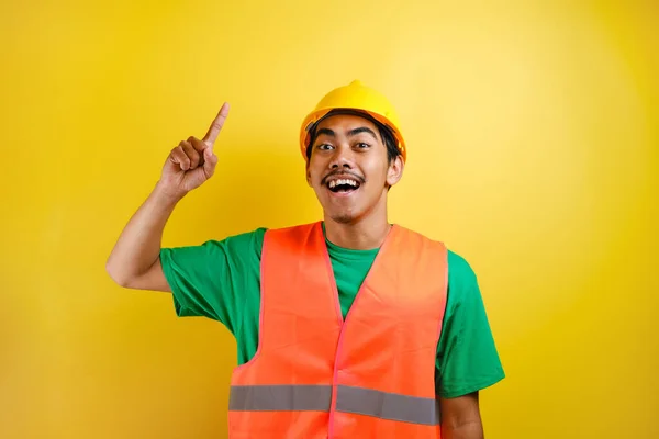 Asiático Trabajador Construcción Con Chaleco Naranja Sombrero Har Busca Ideas — Foto de Stock