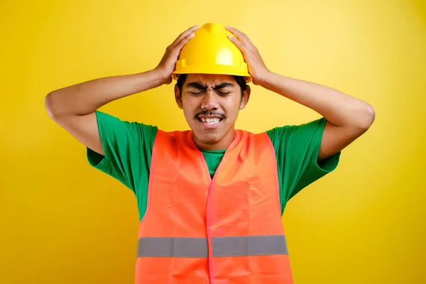 Asiático Constructuion Trabajador Hombre Con Casco Seguridad Estresado Con Mano — Foto de Stock