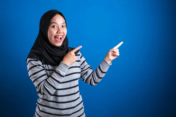 Portrait Asian Young Happy Asian Muslim Student Girl Smiling Pointing —  Fotos de Stock