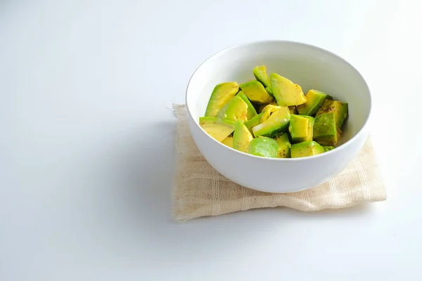 Bowl Avocado Slices Isolated White Background — Stock Photo, Image