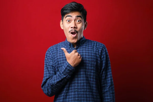 Young Handsome Asian Man Wearing Casual Shirt Red Background Big — Stockfoto