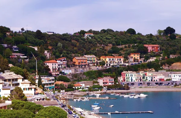 Типичные дома в Portovenere, Cinque Terre, Лигурия, Италия — стоковое фото