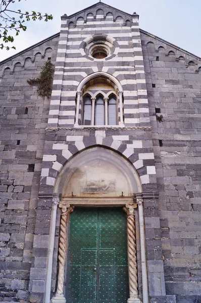 Fachada da igreja de São Lourenço, Portovenere, Ligúria, Itália — Fotografia de Stock