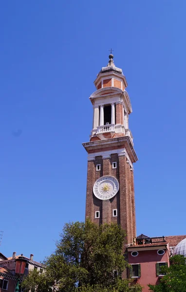 Torre de sino da igreja dos Apóstolos, Veneza, Itália — Fotografia de Stock