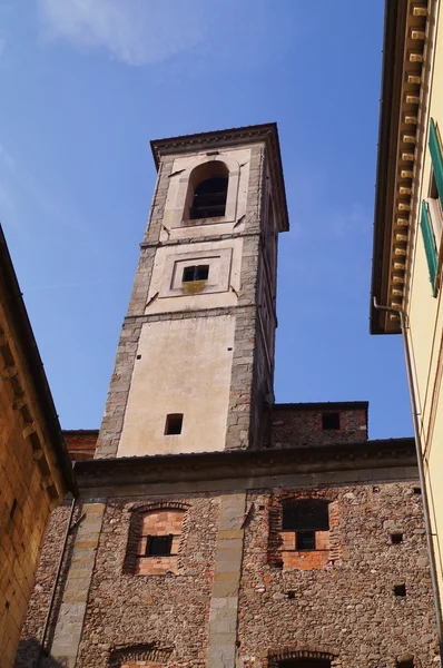 Zvonice v centru Pistoia, Toskánsko, Itálie — Stock fotografie