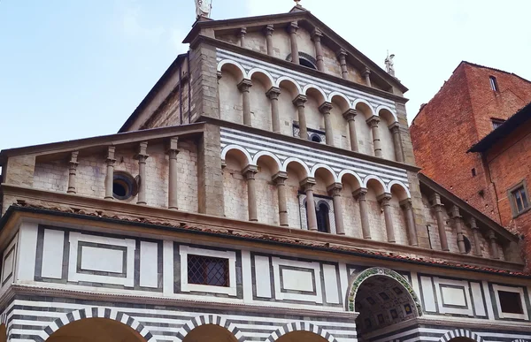 Detalhe da fachada da Catedral de Sain Zeno, Pistoia, Itália — Fotografia de Stock