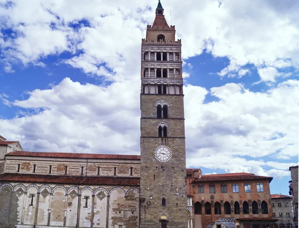 Katedrali, Saint Zeno, Pistoia çan kulesi; İtalya — Stok fotoğraf