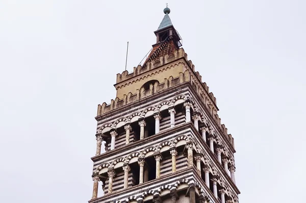 Klocktornet katedralen Saint Zeno, Pistoia; Italien — Stockfoto