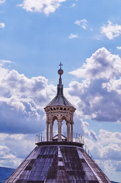 Фонарь Баптистерия Пистоя, Тоскана, Италия — стоковое фото